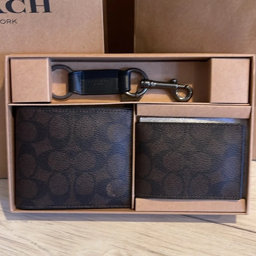 COACH Wallet Gift Set. BROWN NWT. Gift with Box,, & Seal. - Picture 5 of 10